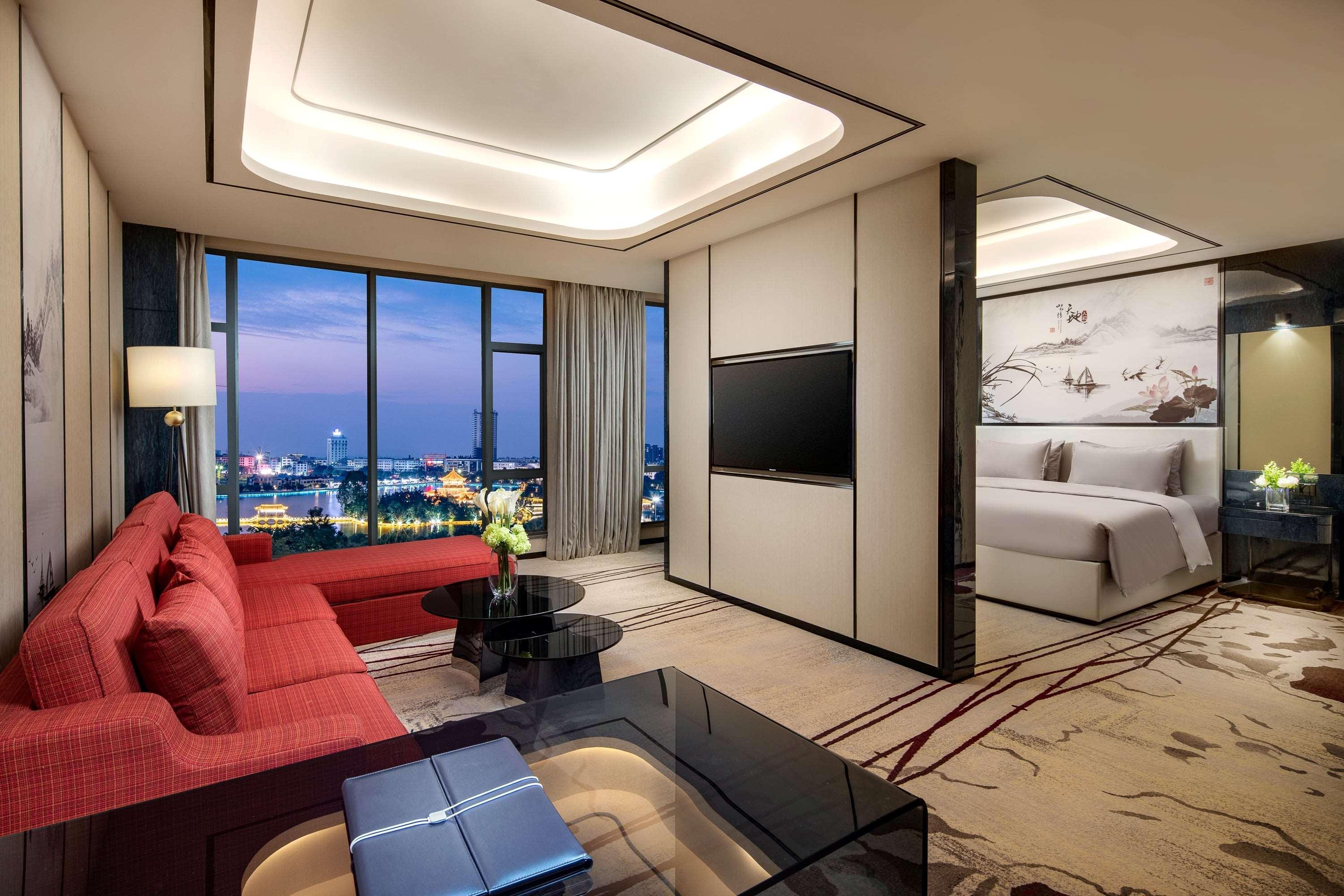 Ramada By Wyndham Mengzi Suites Экстерьер фото