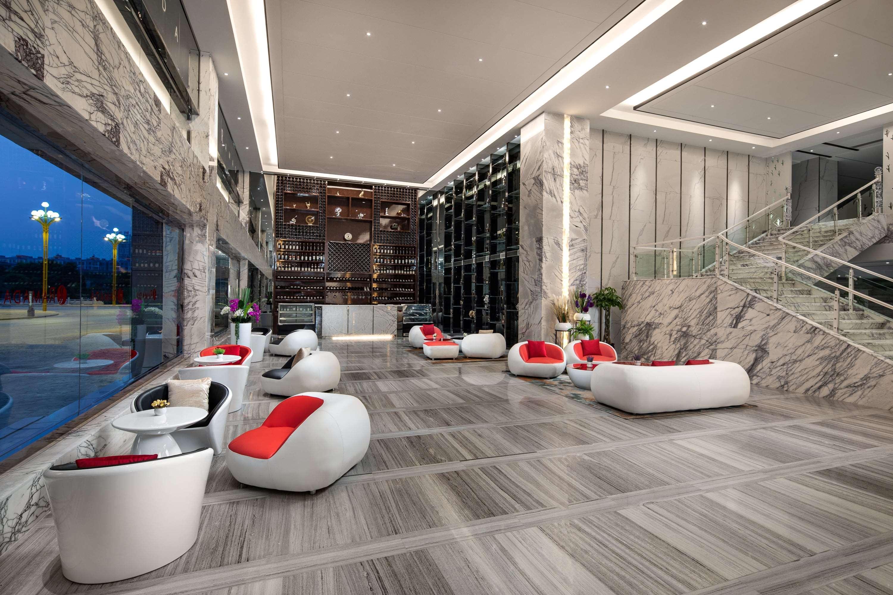 Ramada By Wyndham Mengzi Suites Экстерьер фото