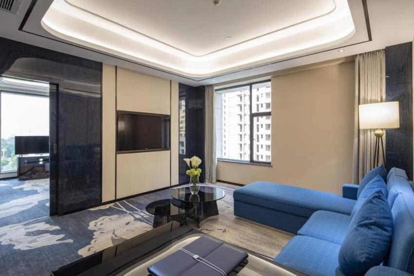 Ramada By Wyndham Mengzi Suites Экстерьер фото